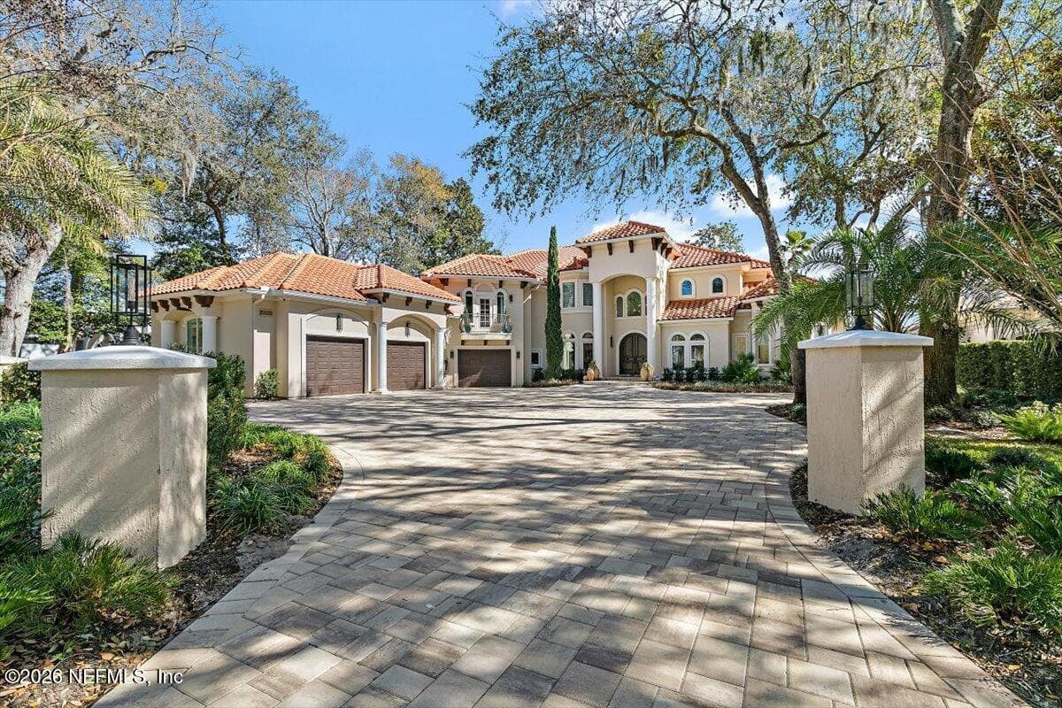821 QUEENS HARBOR Boulevard, Jacksonville, FL 32225