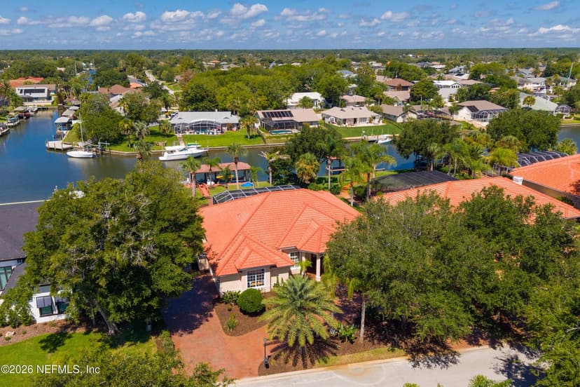 8 OLD OAK Drive N, Palm Coast, FL 32137