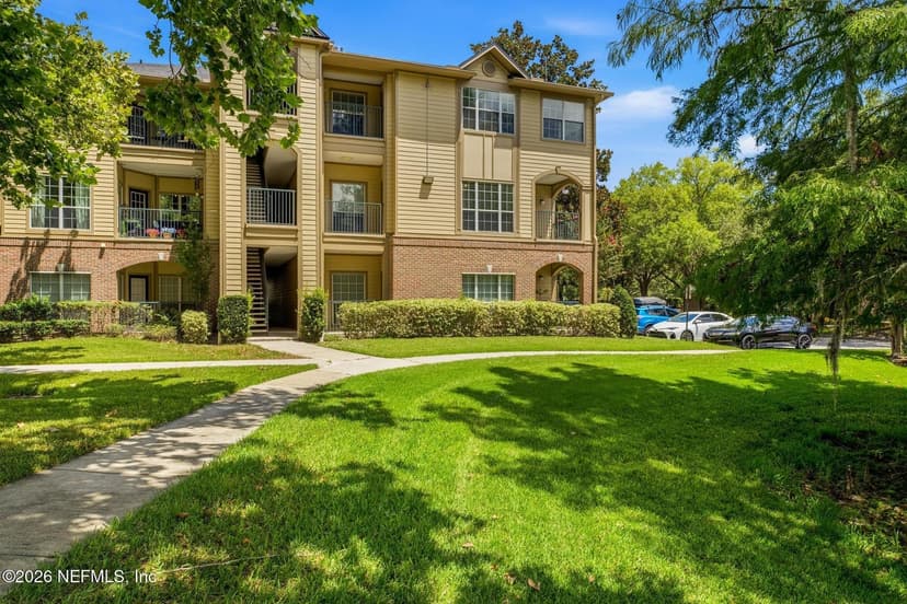 7800 POINT MEADOWS Drive 621, Jacksonville, FL 32256