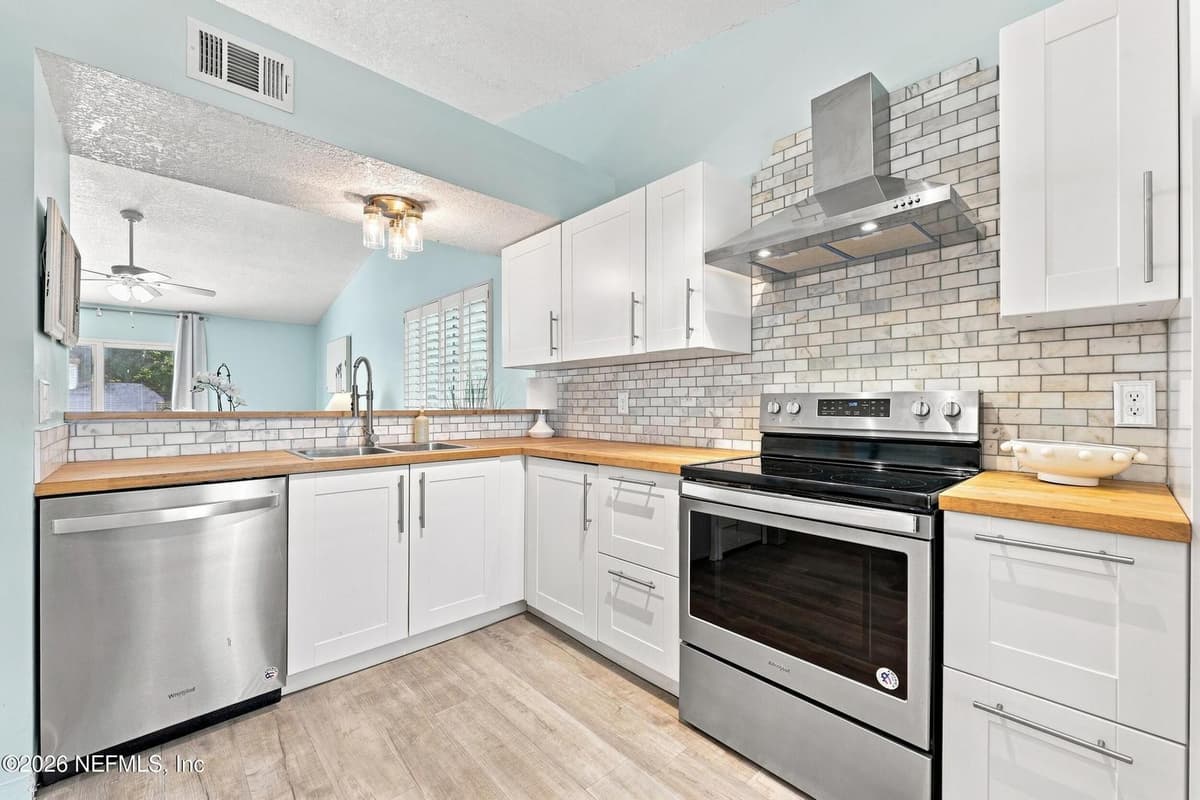 696 AQUATIC Drive, Atlantic Beach, FL 32233, Atlantic Beach, FL - photo 3